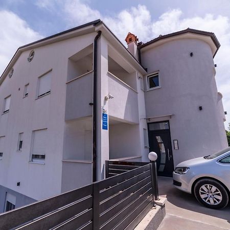 Apartments Adriana Pula Bagian luar foto