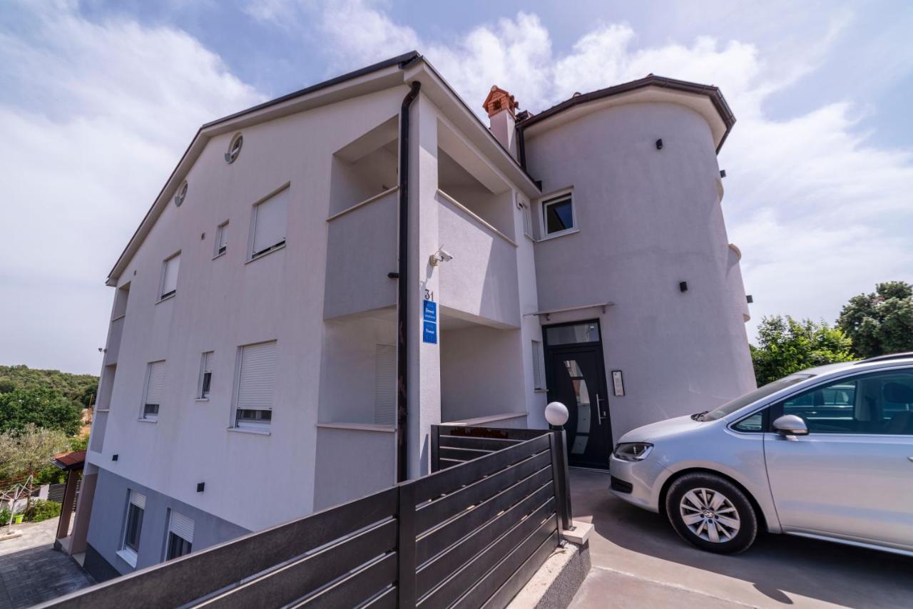 Apartments Adriana Pula Bagian luar foto