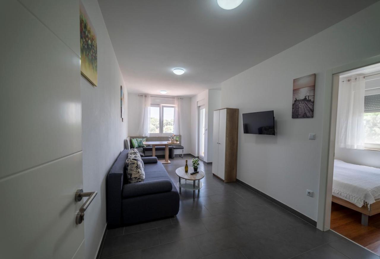 Apartments Adriana Pula Bagian luar foto