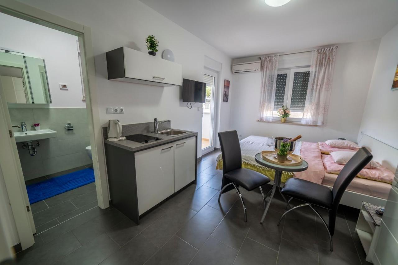 Apartments Adriana Pula Bagian luar foto